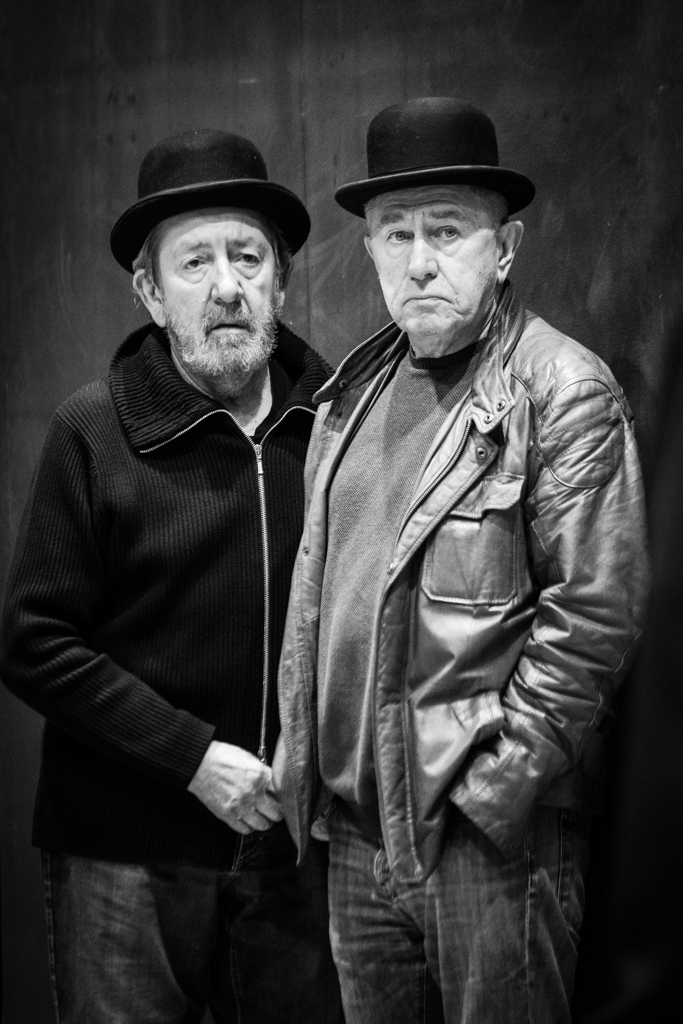 Mariusz Benoit (Estragon), Jerzy Radziwiłowicz (Vladimir) podczas próby CZEKAJĄC NA GODOTA Samuela Becketta w reżyserii Piotra Cieplaka. Fot. Marta Ankiersztejn Mariusz Benoit (Estragon), Jerzy Radziwiłowicz (Vladimir) podczas próby CZEKAJĄC NA GODOTA Samuela Becketta w reżyserii Piotra Cieplaka. Fot. Marta Ankiersztejn