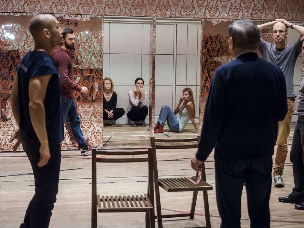 Próby KORDIANA: Tomasz Wygoda (choreografia), Marcin Przybylski, Dominika Kluźniak (Wioletta), Joanna Gryga (Wioletta), Milena Suszyńska (Wioletta), Jan Englert (reżyser), Paweł Paprocki. Fot. Tomasz Urbanek / East News Próby KORDIANA: Tomasz Wygoda (choreografia), Marcin Przybylski, Dominika Kluźniak (Wioletta), Joanna Gryga (Wioletta), Milena Suszyńska (Wioletta), Jan Englert (reżyser), Paweł Paprocki. Fot. Tomasz Urbanek / East News