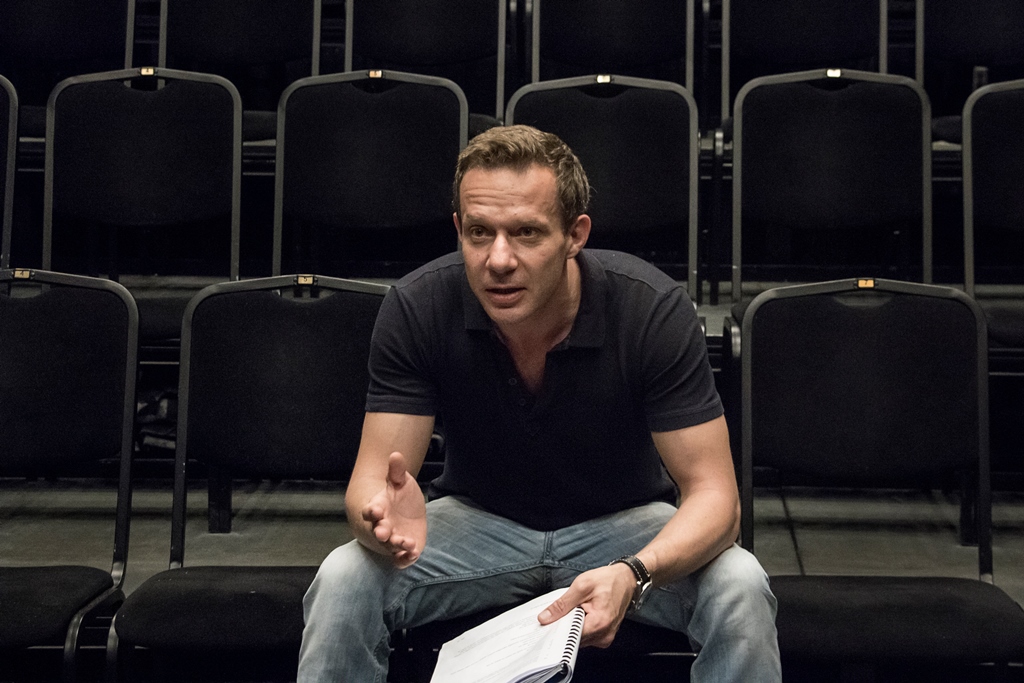 Próby TCHNIENIA: Grzegorz Małecki (reżyser). Fot. Zbigniew Lisiecki / Teatr Narodowy Próby TCHNIENIA: Grzegorz Małecki (reżyser). Fot. Zbigniew Lisiecki / Teatr Narodowy